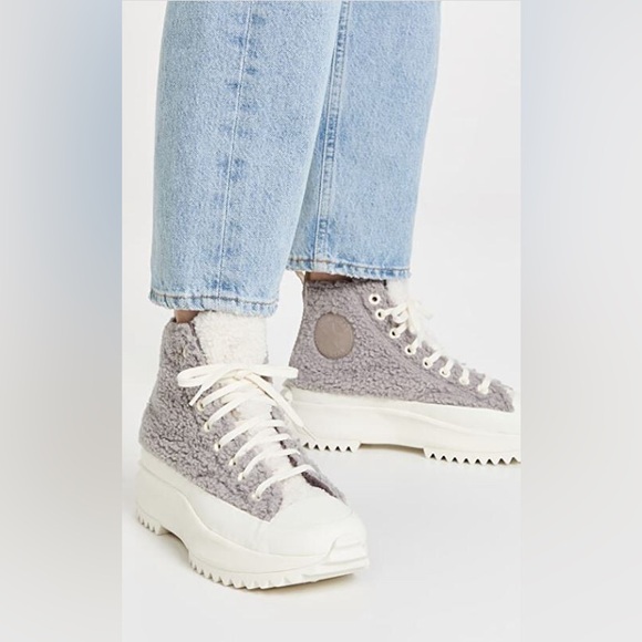 Converse Shoes - Converse All Star Chuck Taylor’s • Hi Top Sneakers W size 6.5